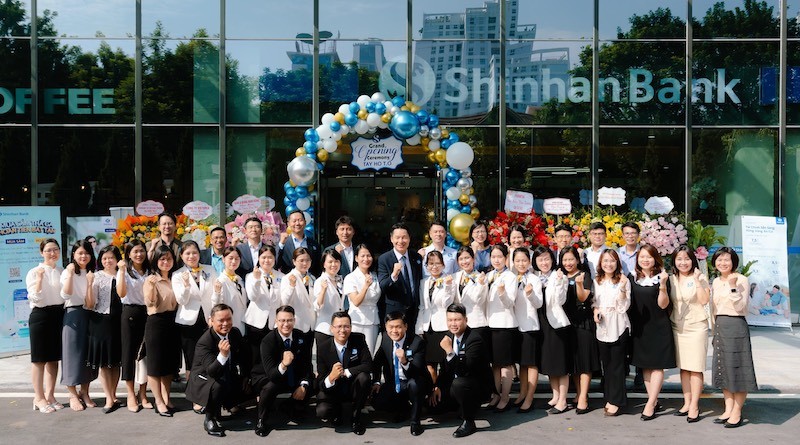Ngân hàng Shinhan Việt Nam khai trương phòng giao dịch Tây Hồ