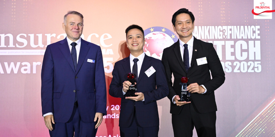 Đại diện Prudential Việt Nam nhận giải tại sự kiện.