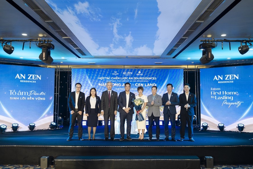 Lãnh đạo Nam Long ADC và Cen Land ký kết hợp tác chiến lược.