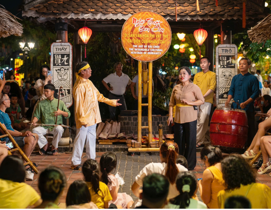 Trình diễn Bài Chòi trên phố cổ Hội An, tác giả Mai Thành Chương.