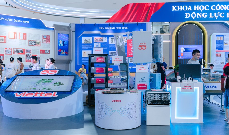 Hệ sinh thái sản phẩm viễn thông của Viettel High Tech tại các sự kiện quốc gia.