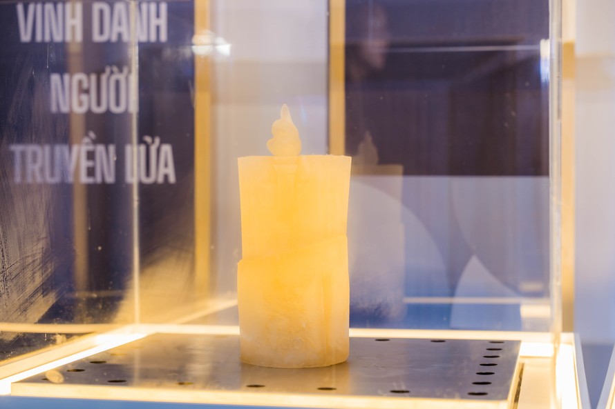 Bộ sưu tập Viên đá biểu tượng được làm từ bia Sài Gòn đại diện cho 6 lĩnh vực của giải thưởng.