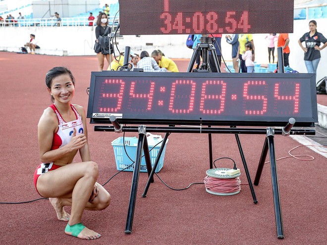 Tại giải điền kinh VĐQG 2020 vừa kết thúc, cô gái “ốc tiêu” Nguyễn Thị Oanh đã lại gây sốc khi đoạt 2 tấm HCV ở 2 nội dung siêu khó chỉ trong đúng 5 giờ.