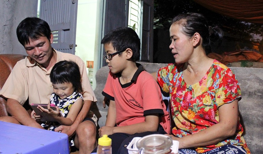 Gia đình hạnh phúc của anh Viên chị Hải