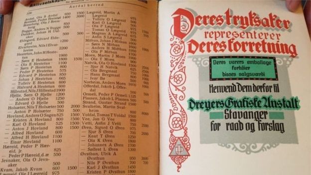 Trong quá khứ, mức thu nhập của người dân được in trong các quyển sách dày cộp. (Nguồn: AP)