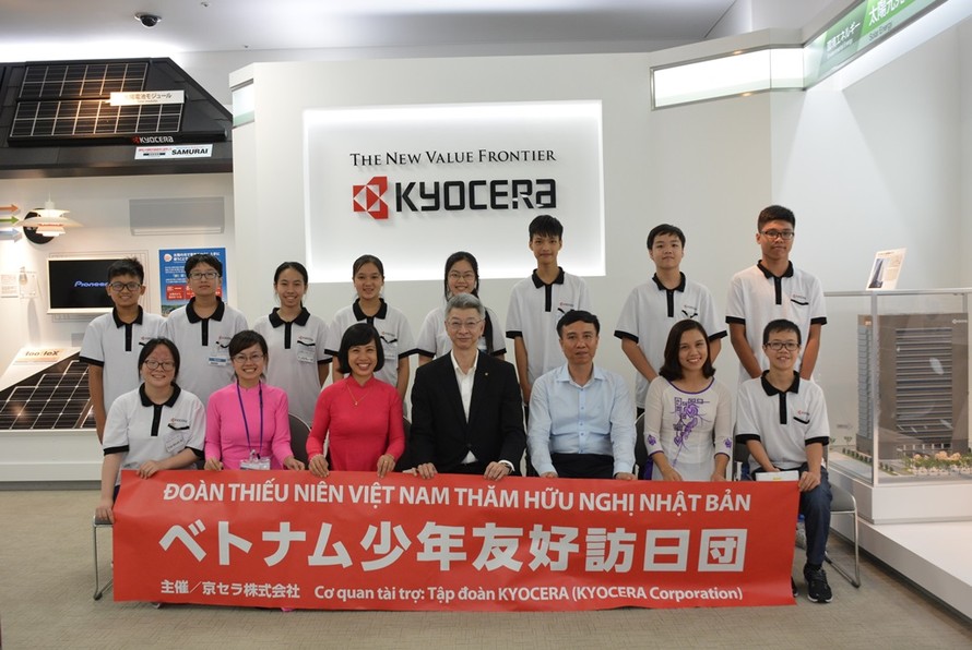 Lễ chào đón tại trụ sở chính của Kyocera ở Kyoto