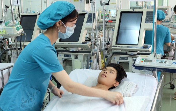 Cậu bé 12 tuổi đang được chăm sóc tại bệnh viện