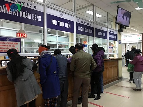 Người dân khám, chữa bệnh ở Bệnh viện Xanh Pôn