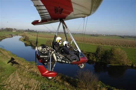 Andy Pag, một kỹ sư tại Anh đã nảy ra ý tưởng chiết xuất nhiêu liệu dành cho máy bay từ những loại rác nhựa
