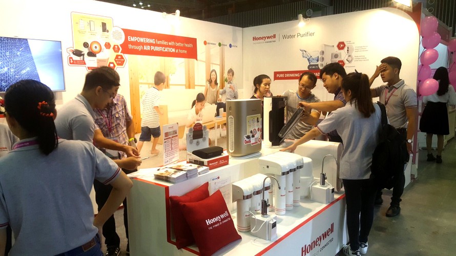 Các sản phẩm gia dụng thông minh của Honeywell thu hút nhiều sự quan tâm tại Triển lãm