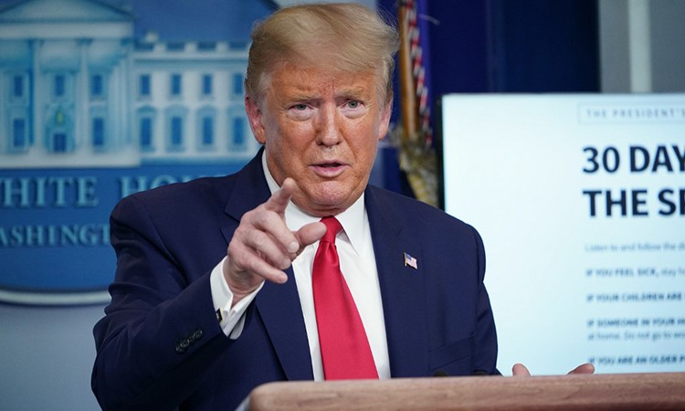 Tổng thống Mỹ Donald Trump trong một cuộc họp báo tại Nhà Trắng ngày 31/3. (Ảnh: AFP)