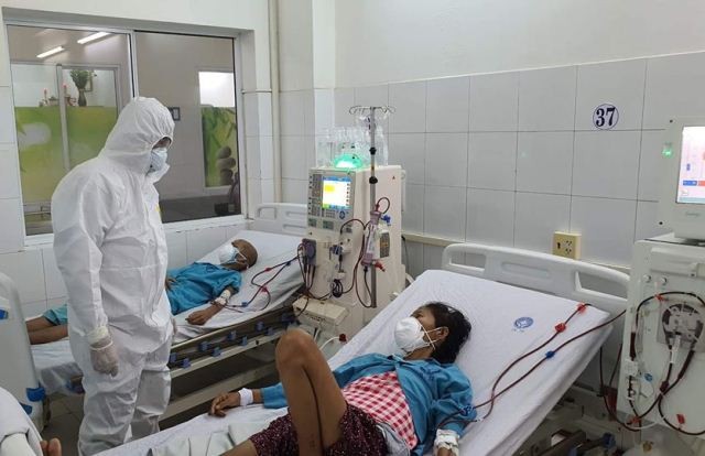 Bệnh nhân COVID-19 chạy thận nhân tạo tại BV Đà Nẵng.