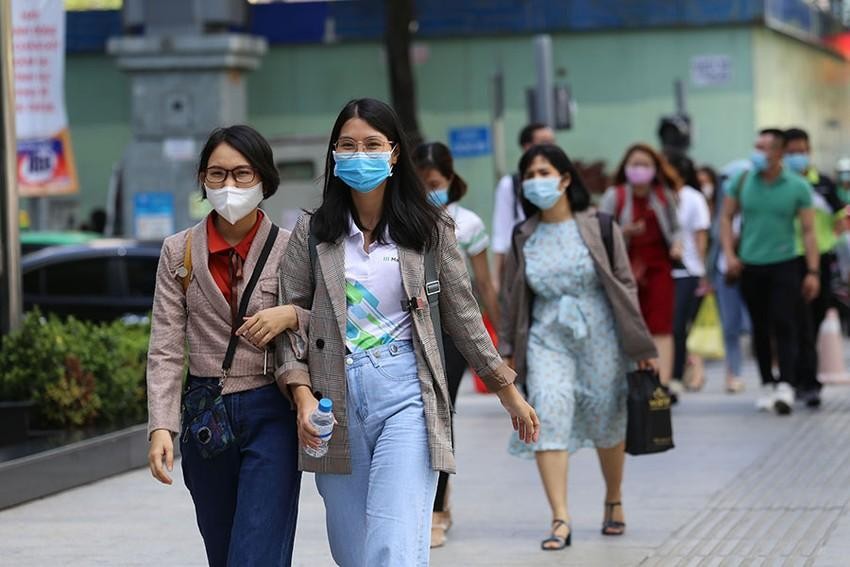 Cả nước ghi nhận 819 ca mắc COVID-19 mới, 56 bệnh nhân nặng đang thở oxy