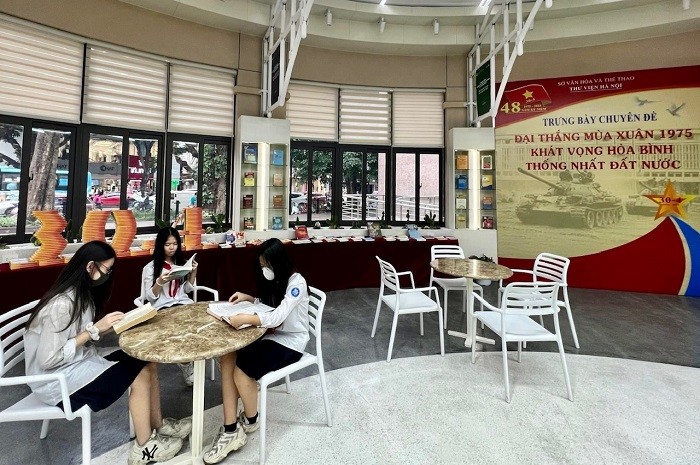 Trưng bày sách chuyên đề ''Đại thắng mùa xuân 1975 - Khát vọng hòa bình, thống nhất đất nước''