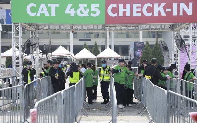 Lực lượng Công an Hà Nội và các đơn vị phối hợp ứng trực bảo vệ đêm nhạc từ 13h30 chiều 29/7