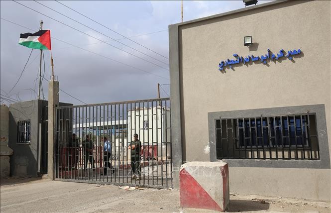 Israel mở lại cửa khẩu với Dải Gaza