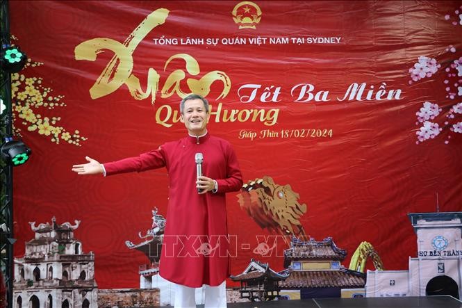 Tổng Lãnh sự Việt Nam phụ trách bang New South Wales, bang Nam Australia và bang Queensland Nguyễn Đăng Thắng phát biểu khai mạc "Xuân Quê hương 2024". Ảnh: Văn Linh - PV TTXVN thường trú tại Sydney, Australia