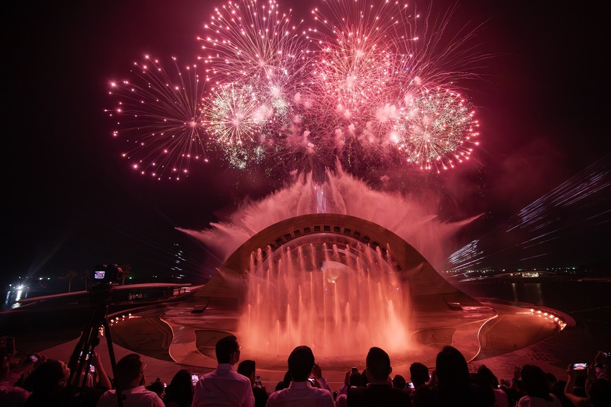 Nụ Hôn Của Biển Cả là show diễn đa trải nghiệm kết hợp show pháo hoa quy mô nhất thế giới hiện nay.