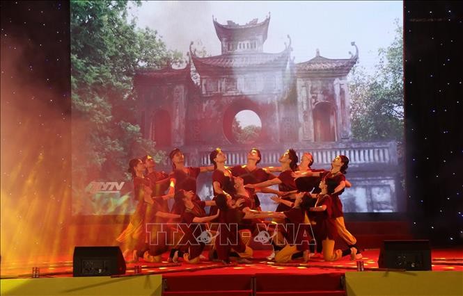 Chương trình biểu diễn nghệ thuật với chủ đề "Phố Hiến - Tinh hoa hội tụ và phát triển”. Ảnh: Đinh Văn Nhiều-TTXVN