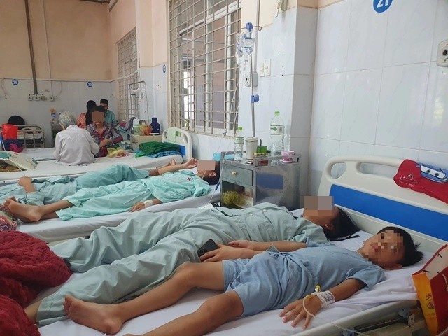 Hơn 500 bệnh nhân bị ngộ độc thực phẩm ở Đồng Nai được chủ cửa hàng bánh mì thanh toán viện phí