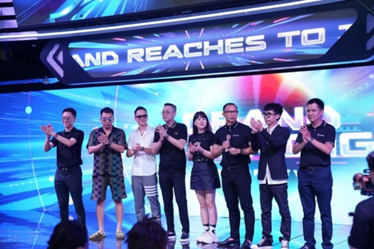 Hội đồng quản trị của OEG lên khánh thành OEG Stadium. (Ảnh: https://space.oeg.vn/)