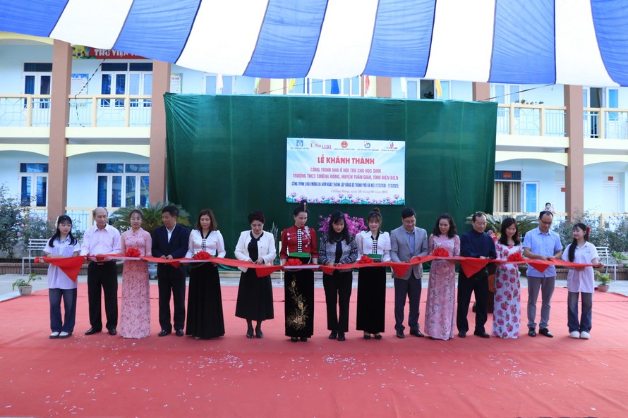 Lễ khánh thành công trình Nhà nội trú tại trường THCS Chiềng Đông, xã Chiềng Đông, huyện Tuần Giáo, tỉnh Điện Biên