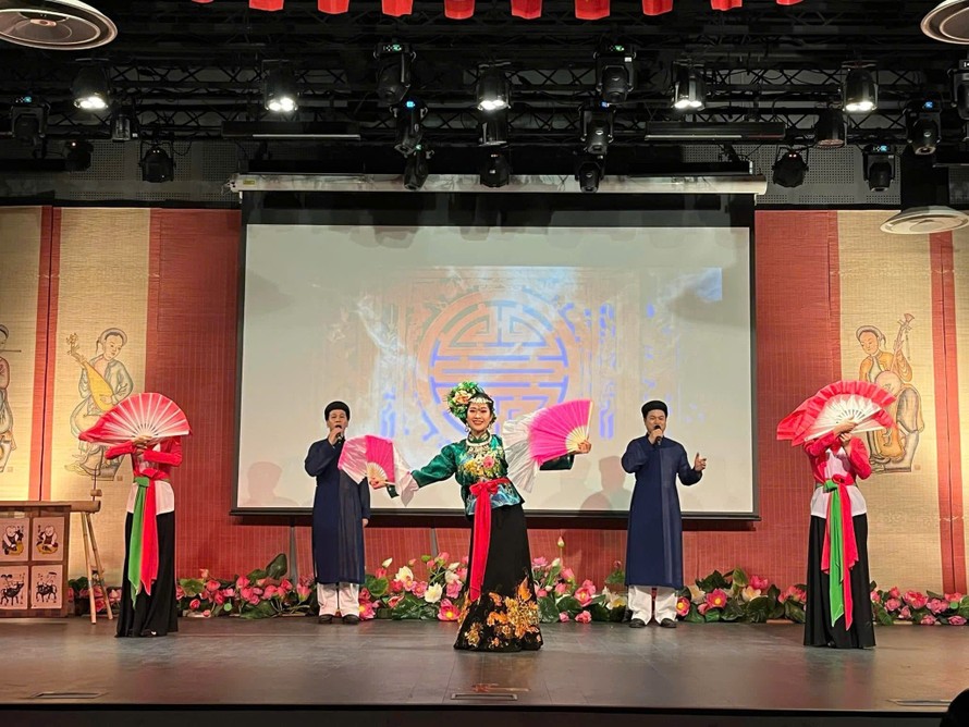 Tinh hoa văn hóa Kinh Bắc tỏa sáng giữa lòng Paris