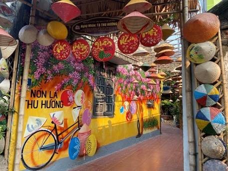 Cổng vào của Hợp tác xã Mây tre nón lá Tạ Thu Hương