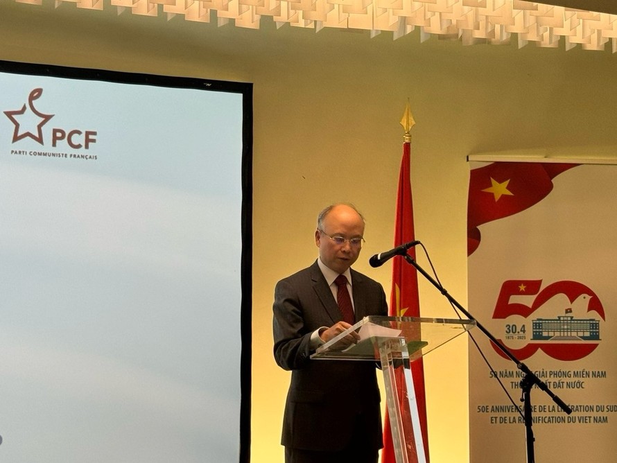 Đại sứ Việt Nam tại Pháp Đinh Toàn Thắng phát biểu tại sự kiện 