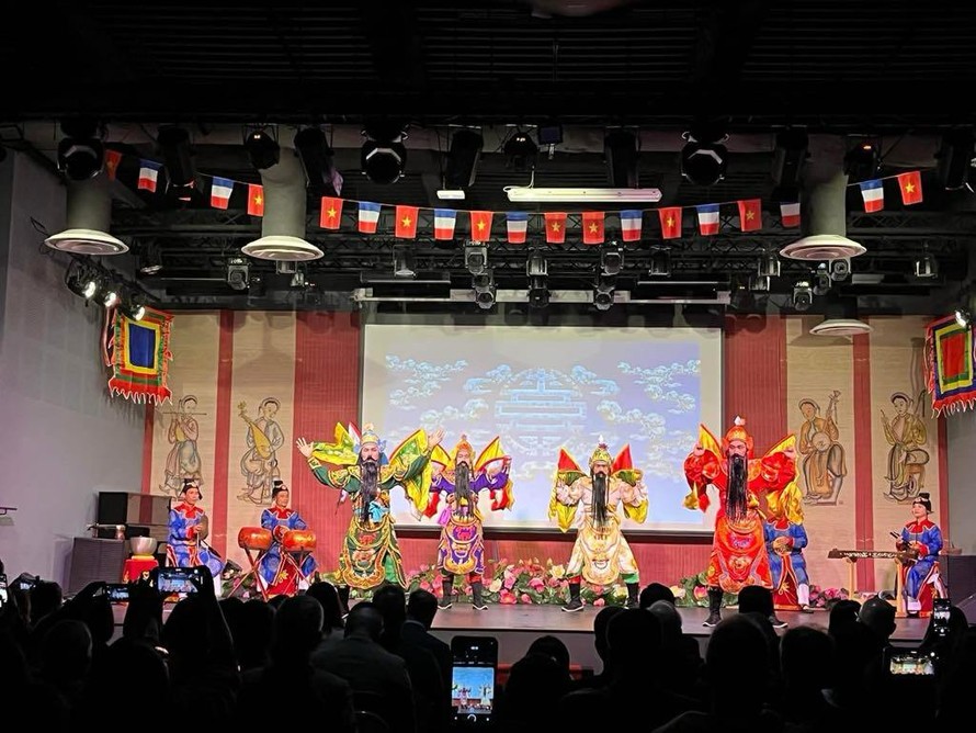 Tiết mục nghệ thuật đặc sắc mang màu sắc Huế được bạn bè quốc tế yêu thích