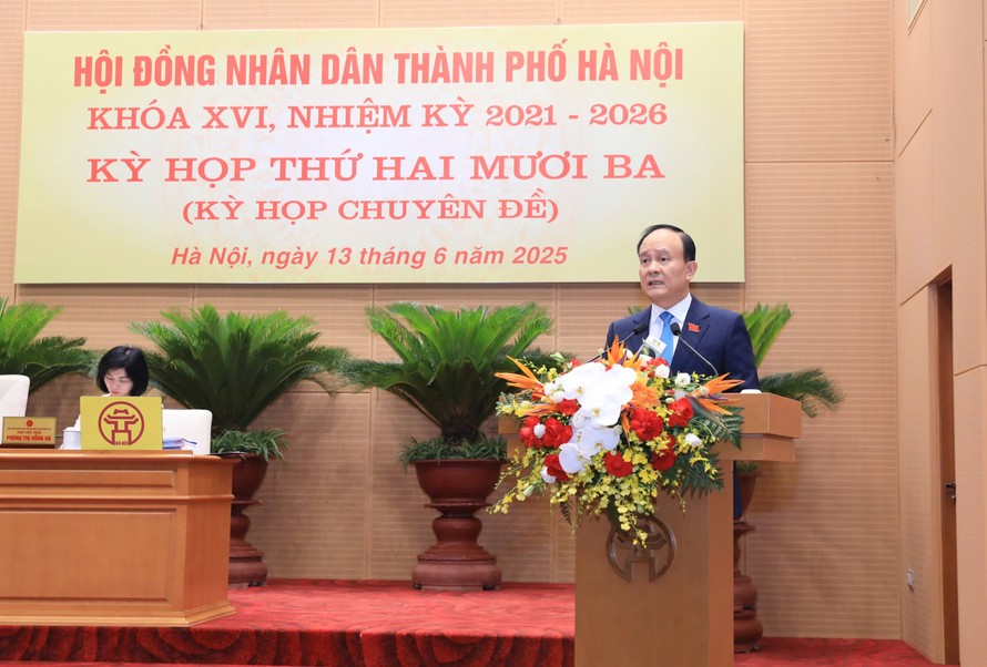 Chủ tịch HĐND thành phố Hà Nội Nguyễn Ngọc Tuấn phát biểu.