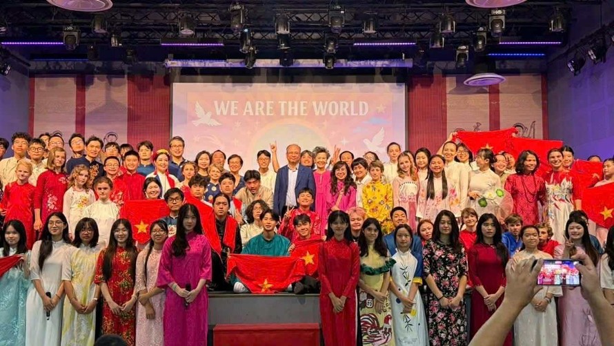 Hai đêm nhạc Việt Nam rực rỡ giữa lòng Paris - Hành trình văn hóa đầy trẻ trung và kết nối