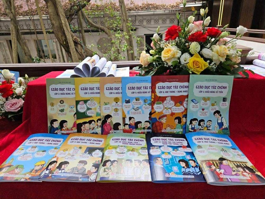 Bộ sách “Giáo dục tài chính” chính thức ra mắt độc giả