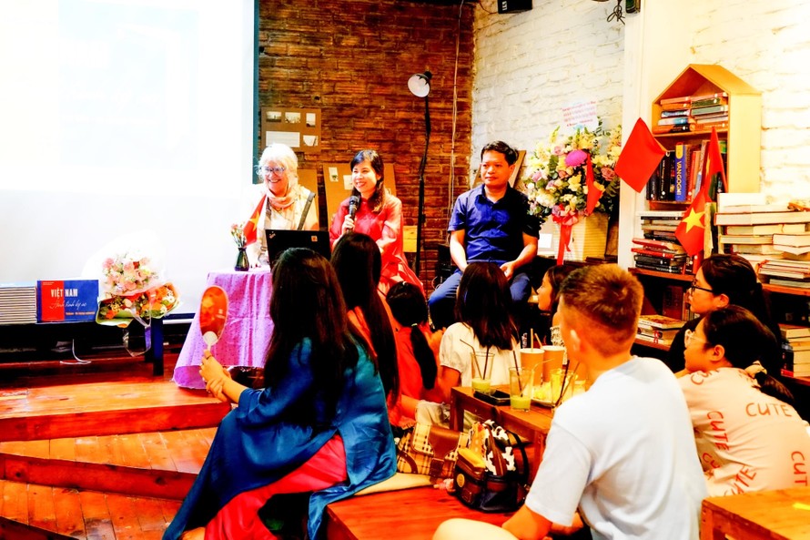 Buổi ra mắt sách “Việt Nam- hành trình ký ức” tại Hà nội ngày 19/8, kỷ niệm 80 năm Cách mạng tháng 8 và Quốc Khánh 2/9