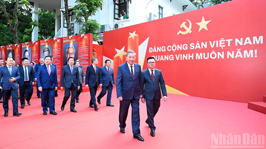 Tổng Bí thư Tô Lâm cùng các đồng chí lãnh đạo Đảng, Nhà nước tới dự Lễ ra mắt Trang thông tin điện tử chuyên đề Đảng Cộng sản Việt Nam-Đại hội XIV.