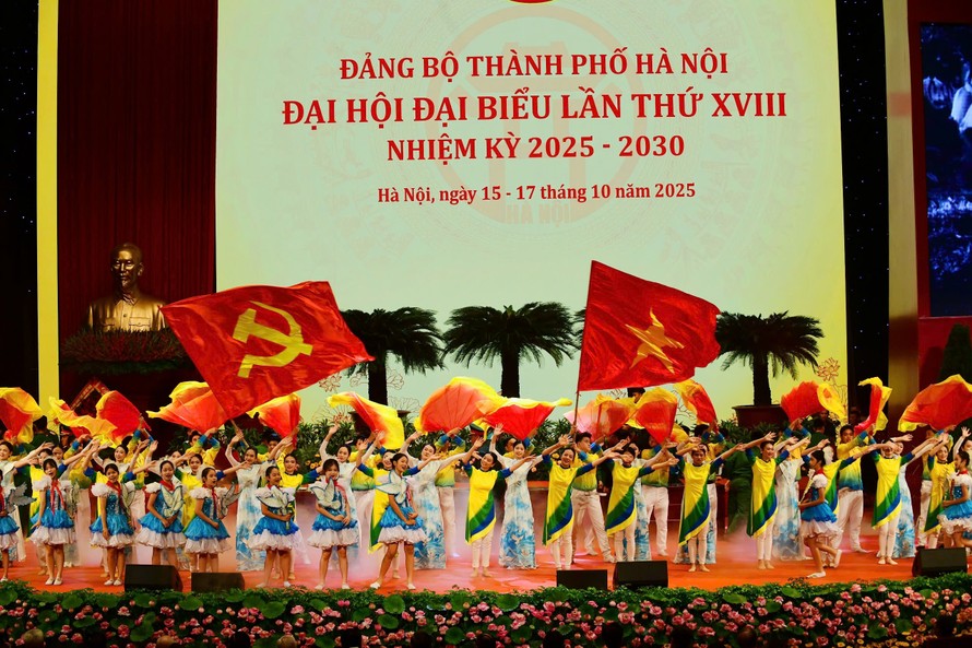 Chương trình ca nhạc chào mừng Đại hội Đảng bộ TP Hà Nội lần thứ 18