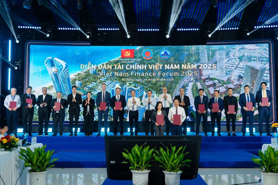 Thành phố Đà Nẵng và Hội Doanh nghiệp Trẻ Việt Nam tại châu Âu (VYBE) đã ký kết Biên bản ghi nhớ hợp tác (MOU)