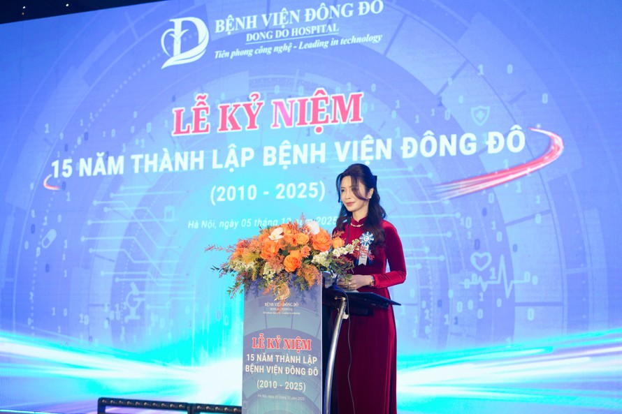Thạc sĩ, bác sĩ Đinh Thị Phương Thủy, Giám đốc Điều hành Bệnh viện Đông Đô phát biểu tại Lễ kỉ niệm