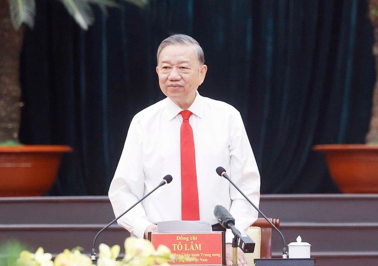 Tổng Bí thư Tô Lâm chúc Tết Đảng bộ, chính quyền và Nhân dân Thành phố Hồ Chí Minh. (Ảnh: TTXVN)