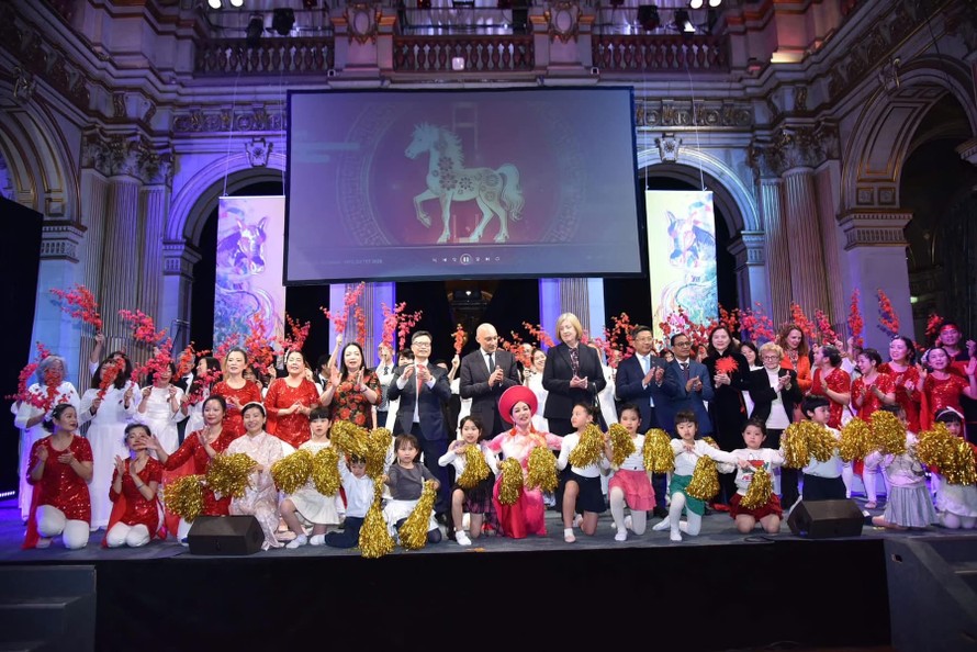 Vui đón Tết Nguyên đán Bính Ngọ 2026 tại Tòa thị chính Paris