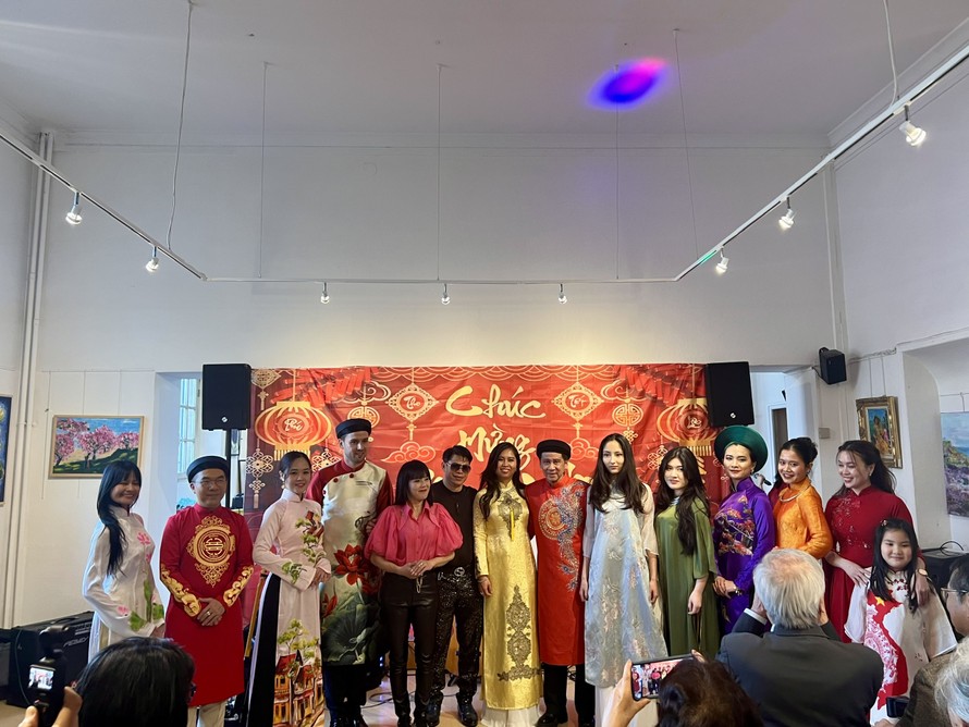 Kiều bào tại Pháp mừng xuân mới với những giai điệu quê hương