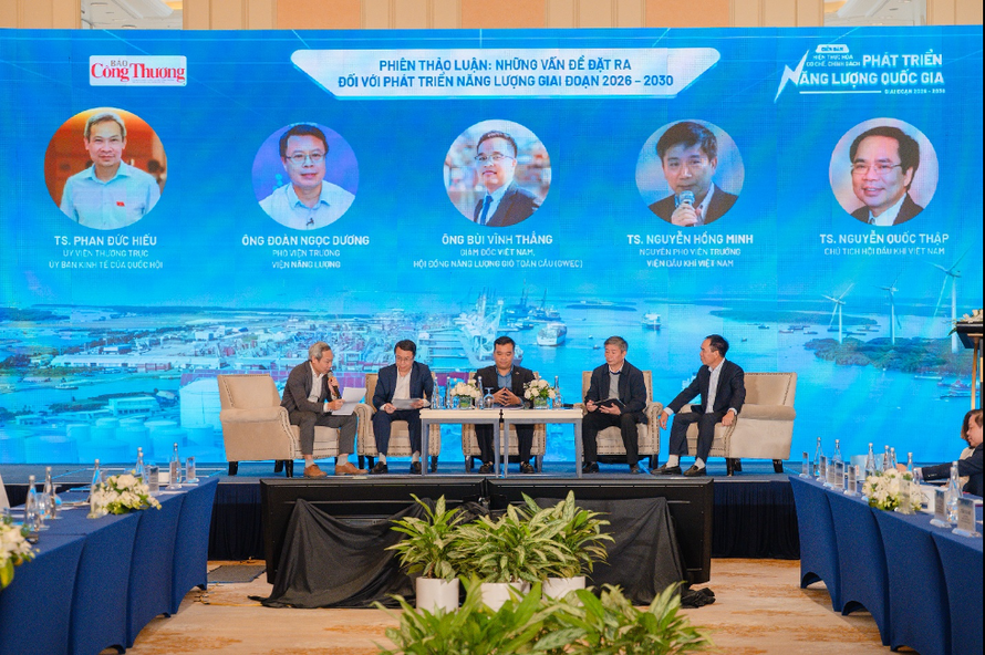 Phiên thảo luận với chủ đề “Những vấn đề đặt ra đối với phát triển năng lượng giai đoạn 2026–2030”