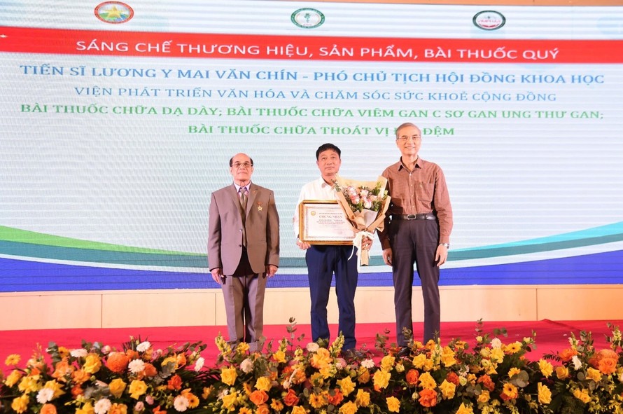 Lương y Mai Văn Chín vinh dự được Chứng nhận Sáng chế độc quyền bài thuốc năm 2024