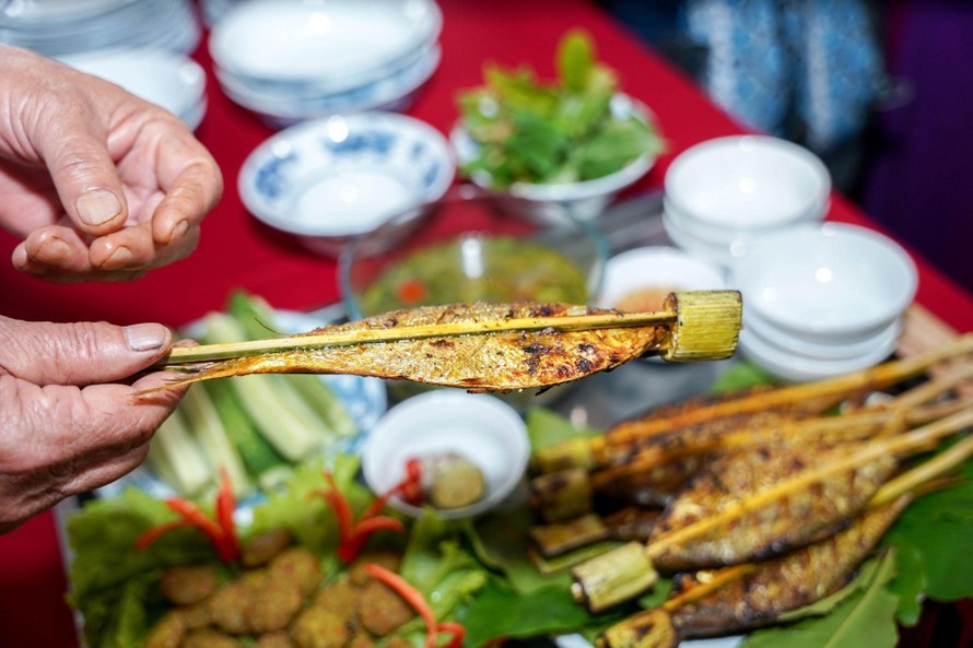 Cá mòi nướng - Món ăn đặc sắc của làng Bát Tràng