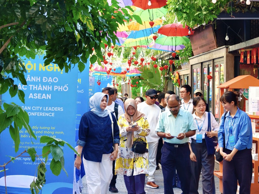 Hà Nội giới thiệu ẩm thực và nghệ thuật truyền thống chào mừng Hội nghị Lãnh đạo các Thành phố ASEAN