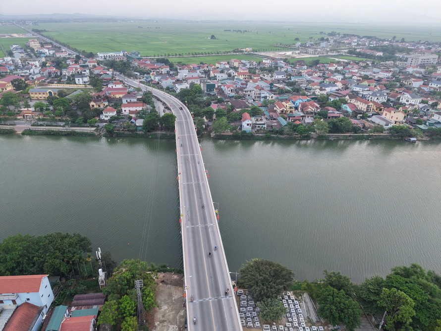 Dòng Kiến Giang gắn bó với đời sống người dân địa phương bao đời nhưng cũng là nơi xảy ra những vụ đuối nước thương tâm. (Ảnh: Hoàng Anh)