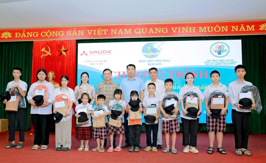 Chương trình “Mẹ đỡ đầu - Kết nối yêu thương” được tổ chức nhằm tiếp tục lan tỏa tinh thần tương thân tương ái
