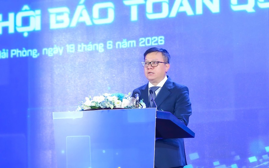 Ông Lê Quốc Minh, Ủy viên Trung ương Đảng, Phó Trưởng Ban Tuyên giáo và Dân vận Trung ương, Tổng Biên tập Báo Nhân Dân, Chủ tịch Hội Nhà báo Việt Nam phát biểu tại Hội báo toàn quốc 2026.