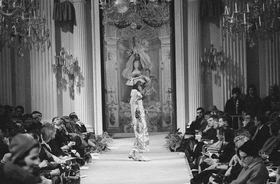 Buổi trình diễn thời trang chuyên nghiệp đầu tiên của thành phố Torino năm 1956 tại Palazzo Saluzzo di Paesana