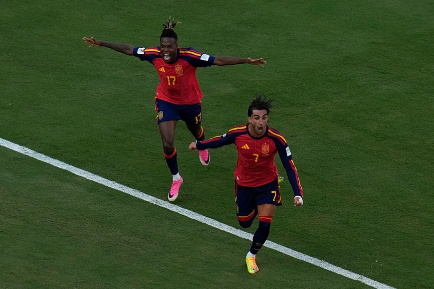 Ferran Torres (số 7) mừng bàn thắng giúp Tây Ban Nha vô địch World Cup 2026. Ảnh: AP 